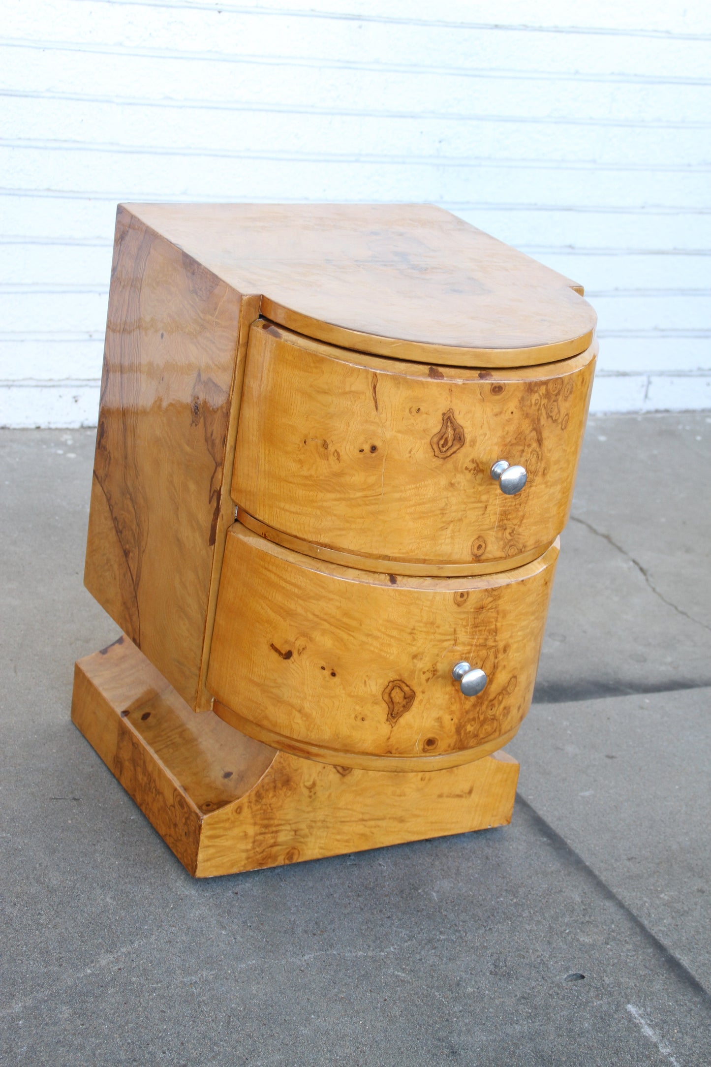 Elegant vintage nightstands with burled finish