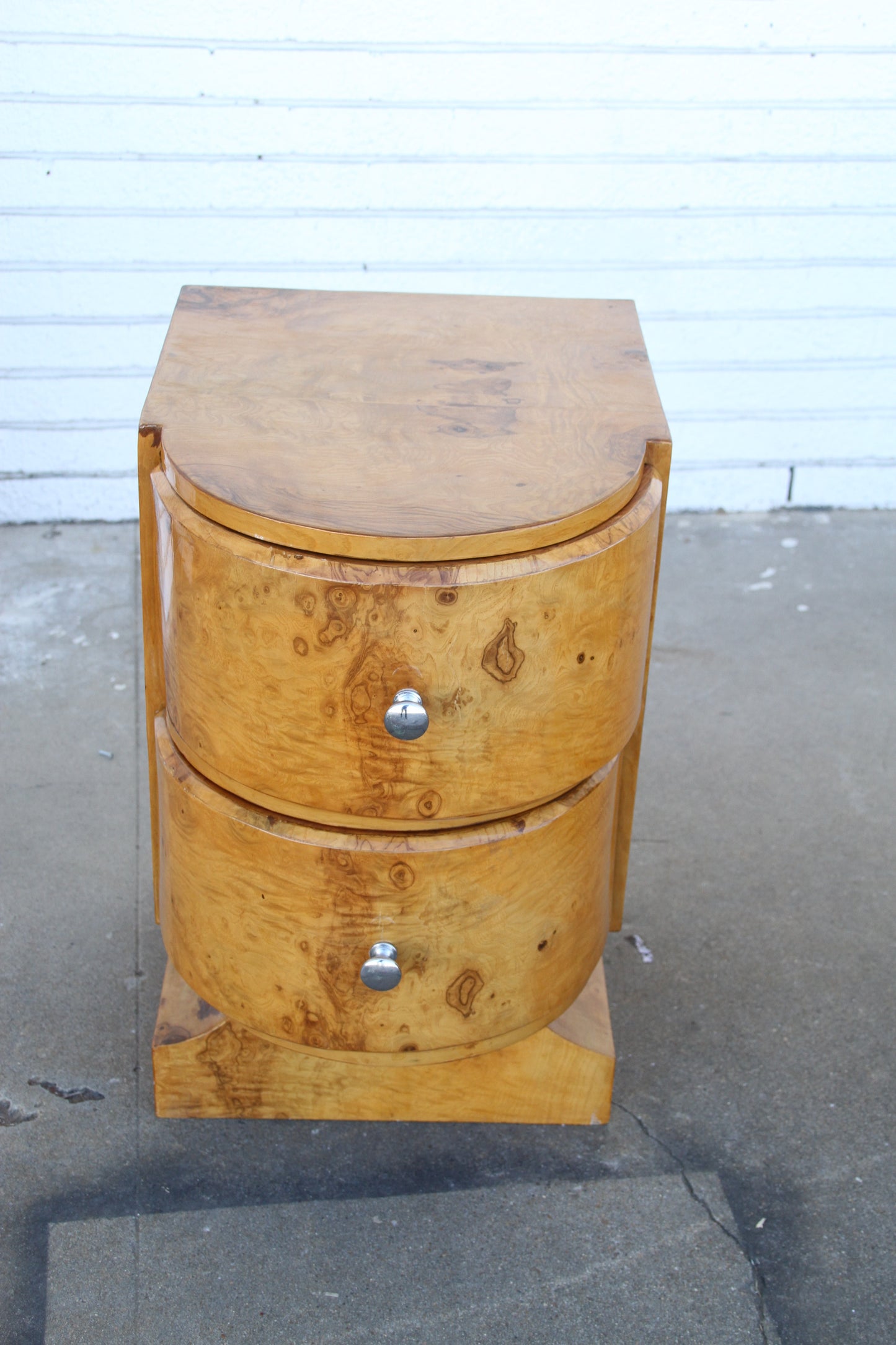 Nightstand pair with burled wood veneer