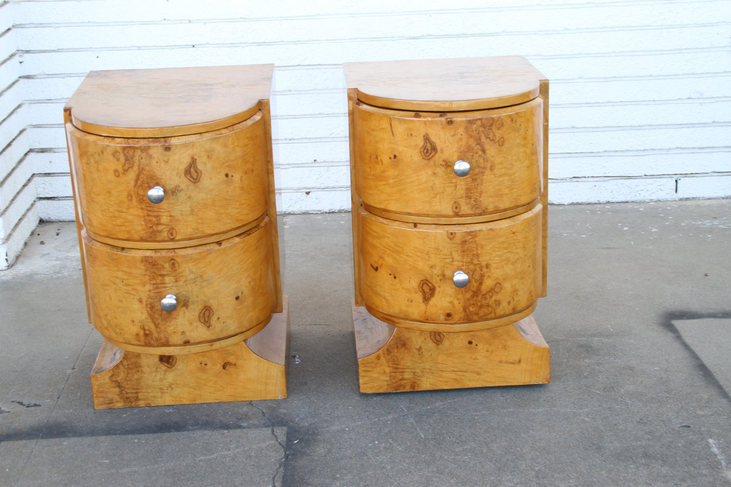 Close-up of burled veneer on nightstand