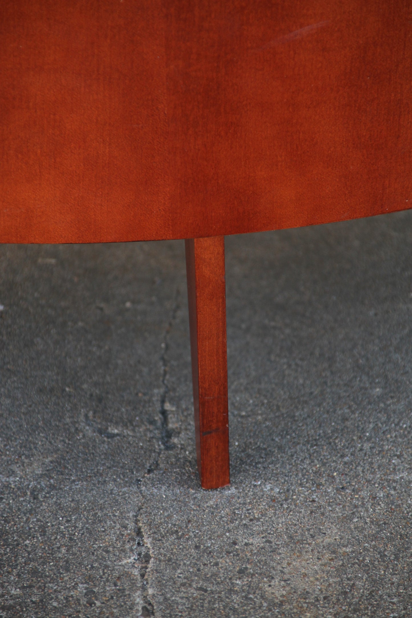 Designer round meeting table by Steelcase