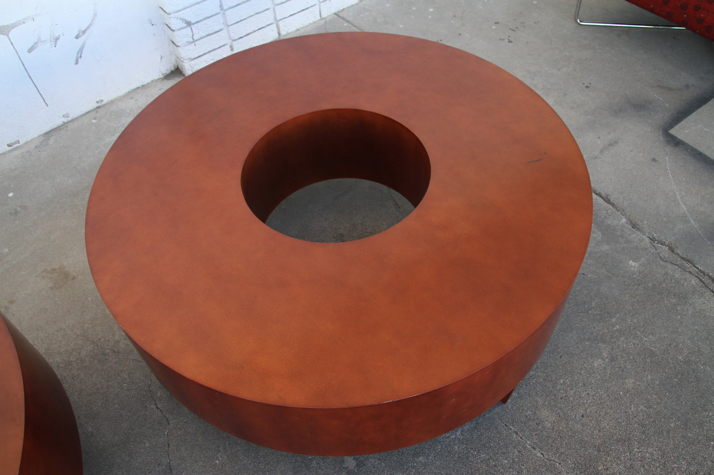 Close-up of Coalesse Circa Free tabletop