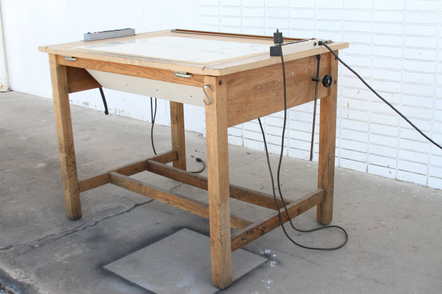 Adjustable wooden drafting desk