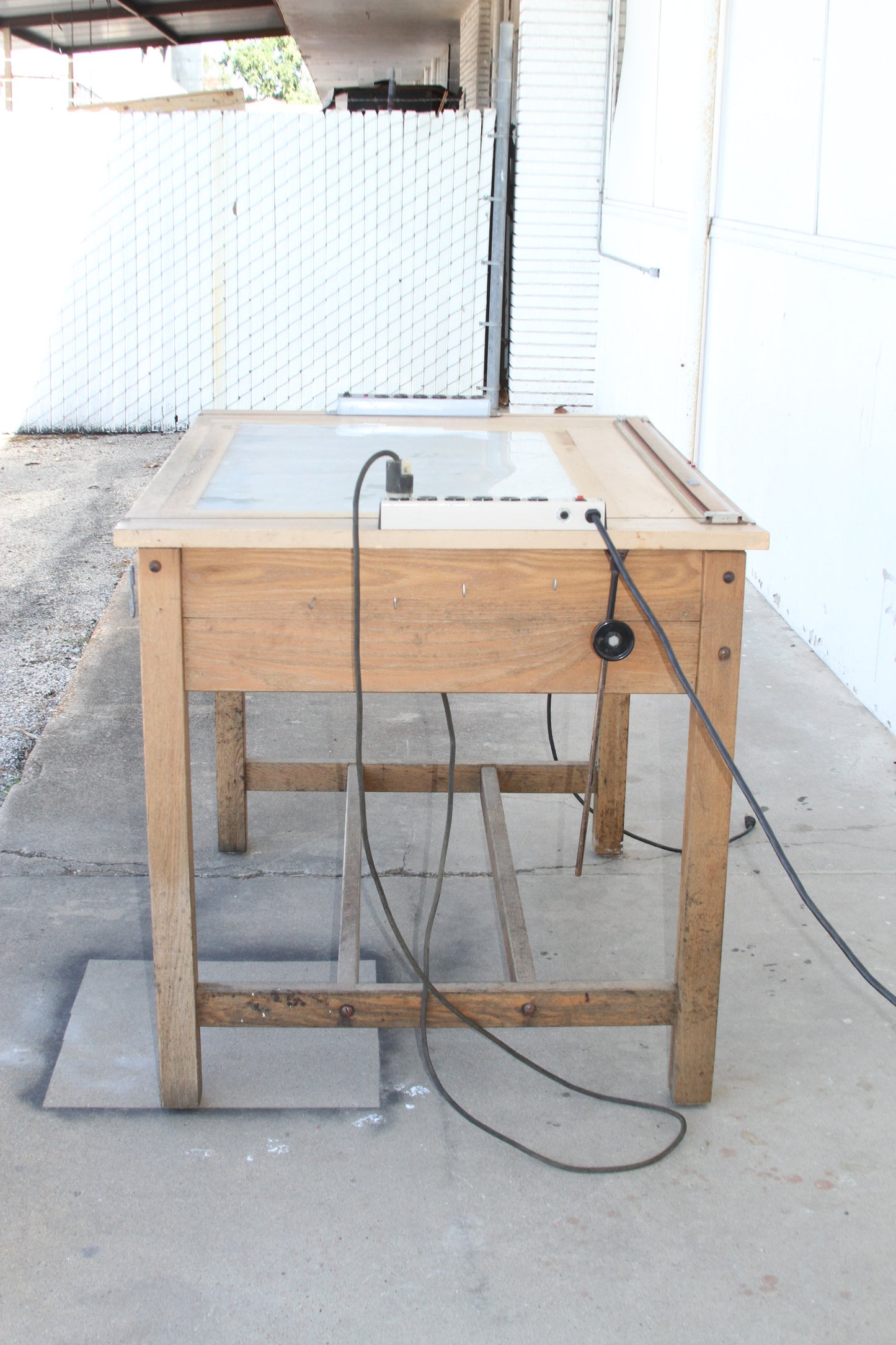 Retro light table for artists