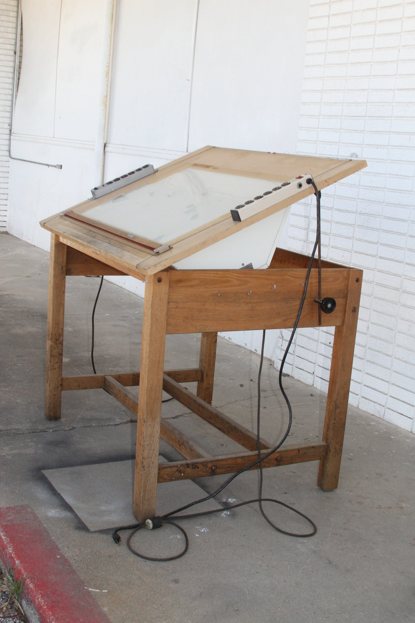 Wooden artist table with illumination