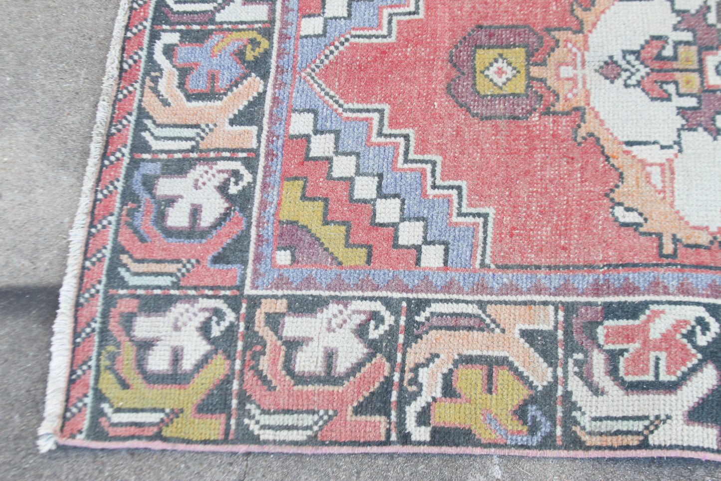 Neutral pink rug for home