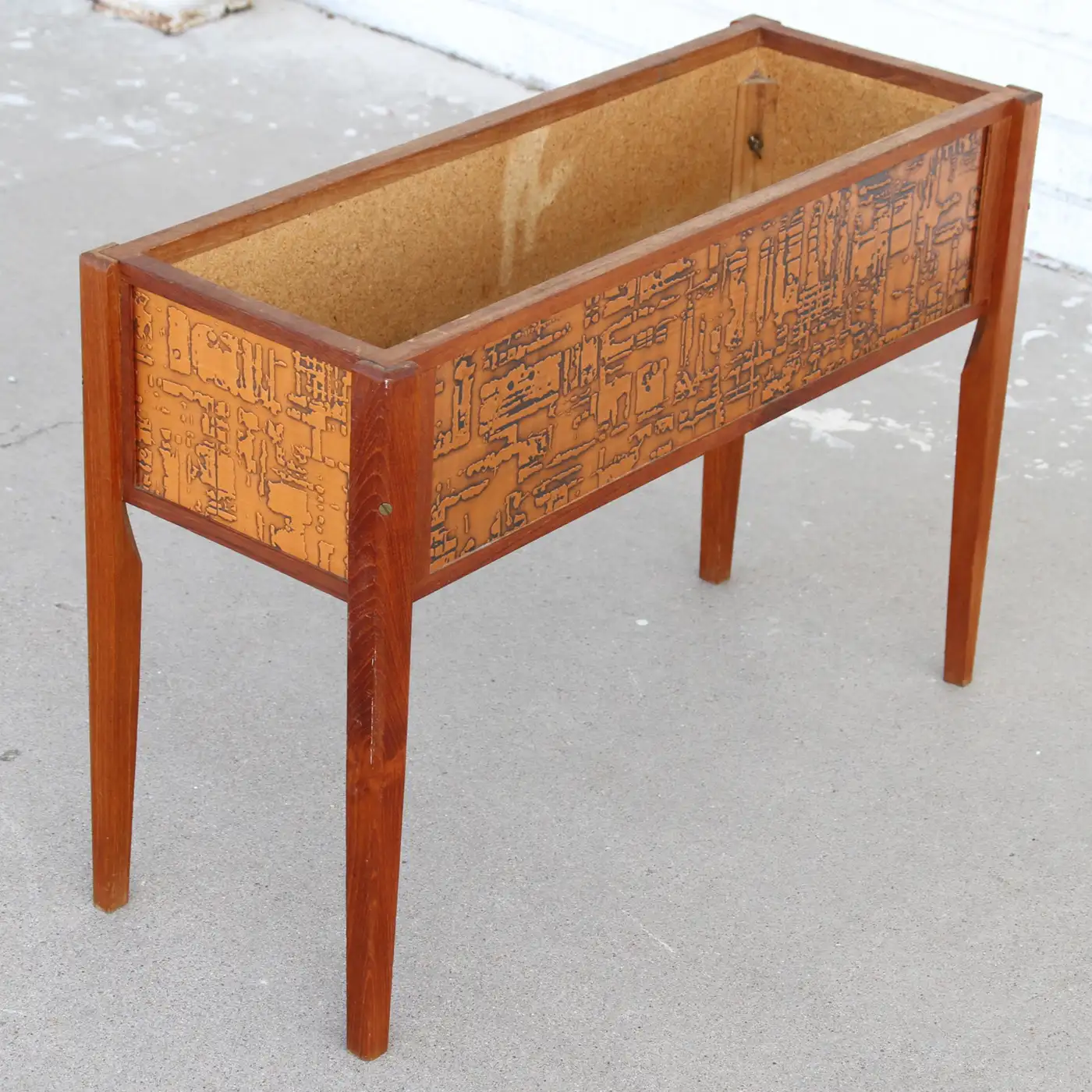 Copper planter with Scandinavian design