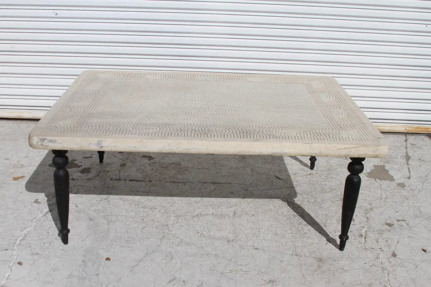 Industrial garden table with metal finish