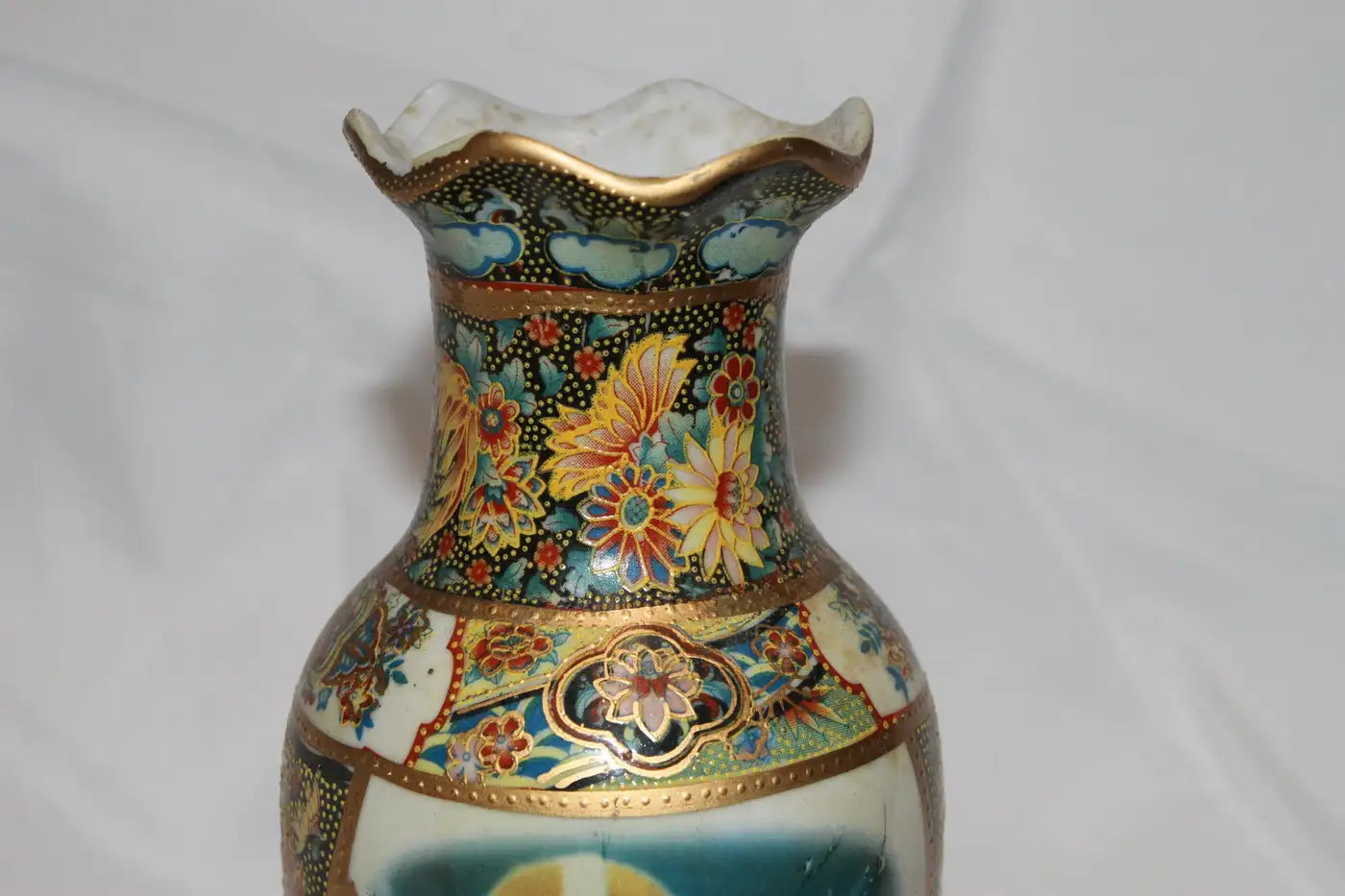 Sacred heart of Jesus vintage ceramic vase