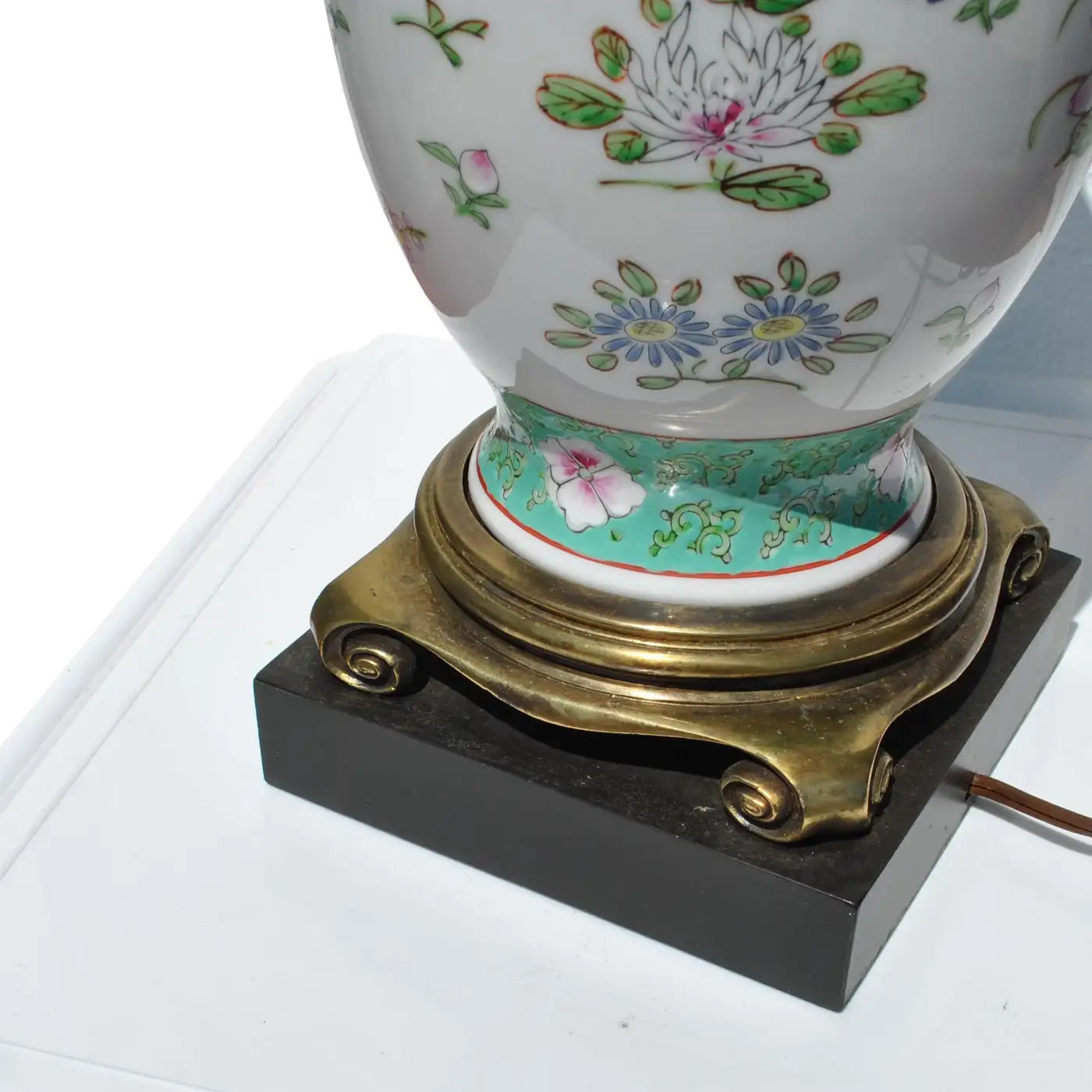 Vintage Frederick Cooper floral porcelain lamp (MR15347)