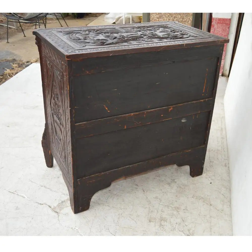 Vintage Italian carved dresser with elegant design