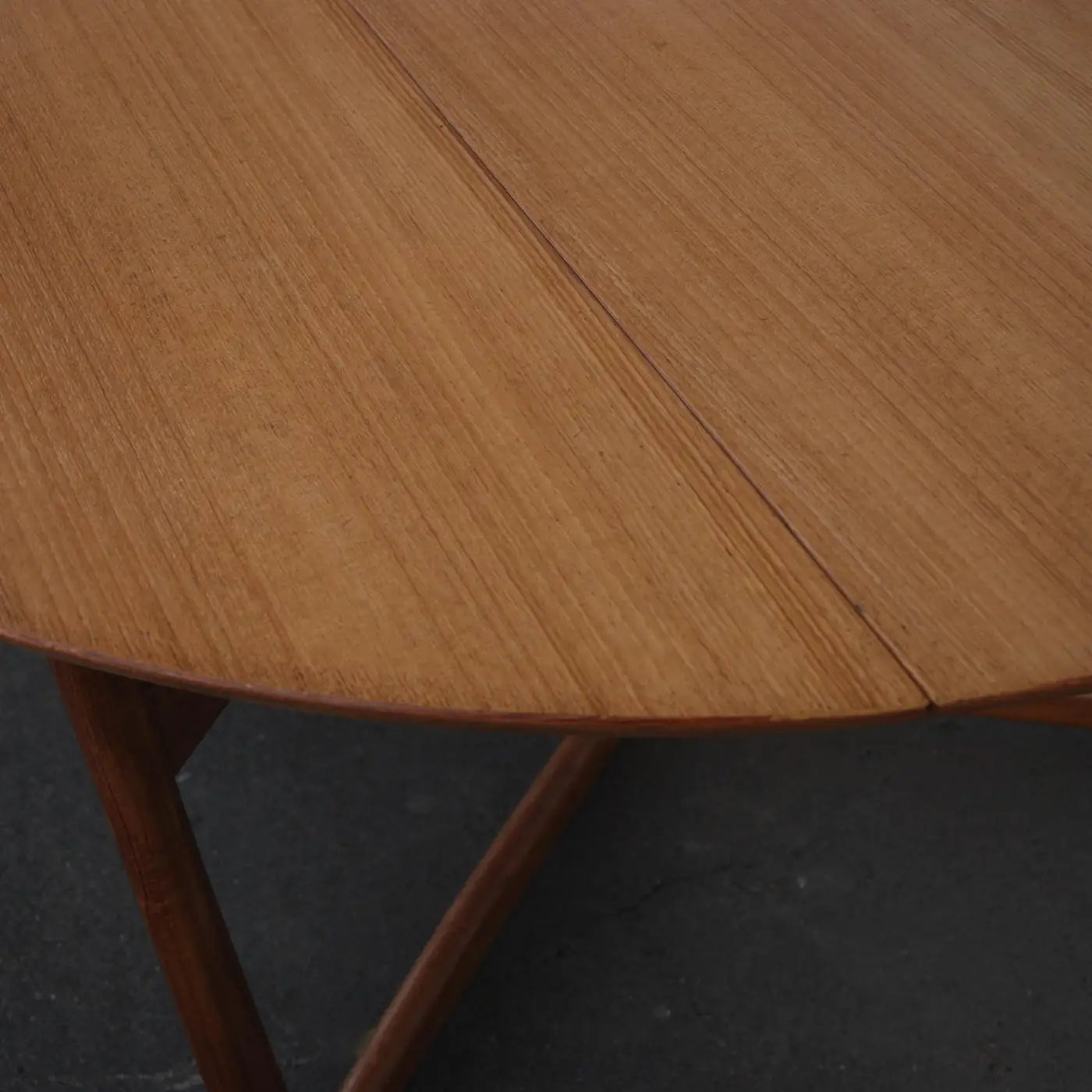 Peter Hvidt drop-leaf table from the 1960s