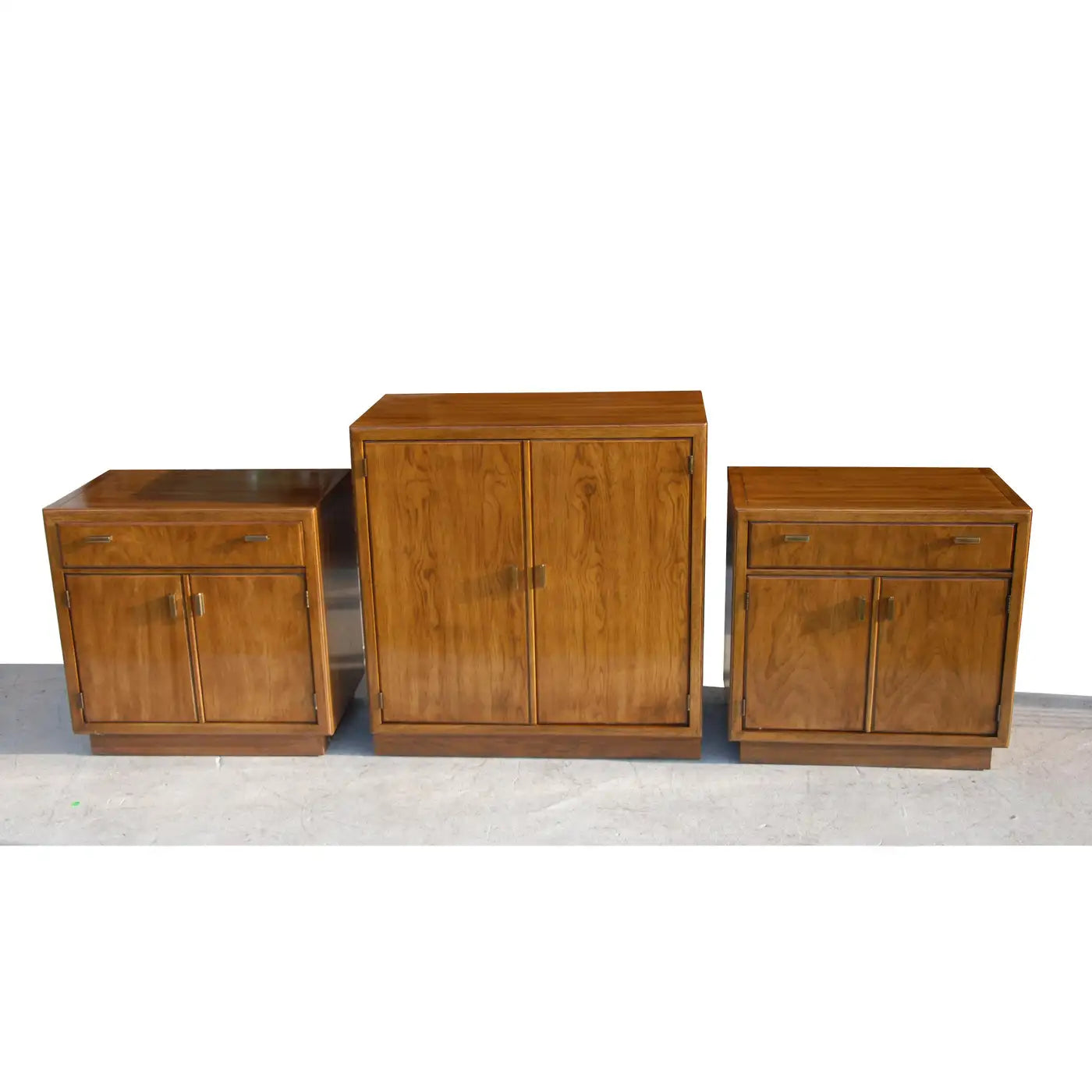 Mid-century Drexel Heritage nightstands pair