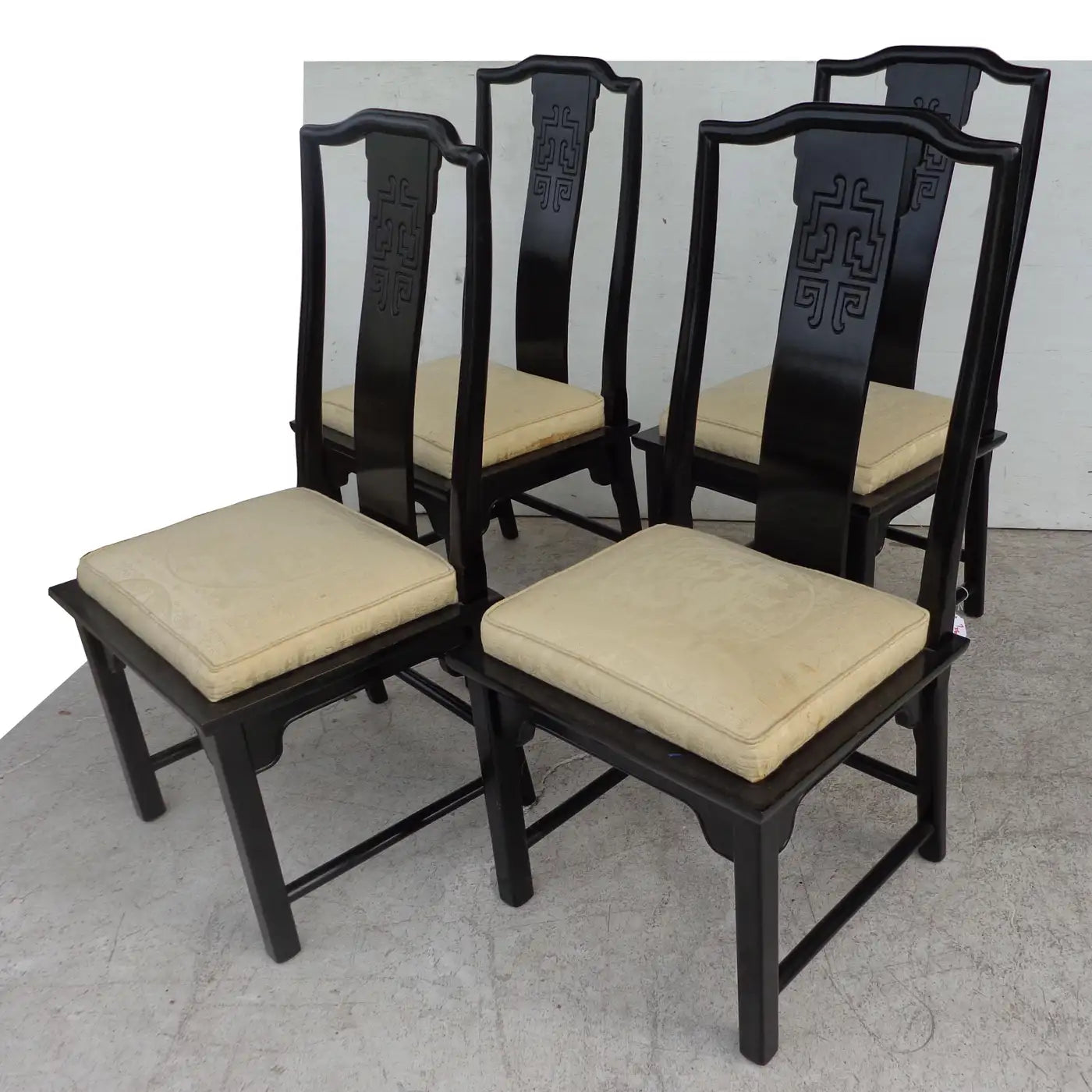 Raymond Sobota 62-inch Chin Hua dining table