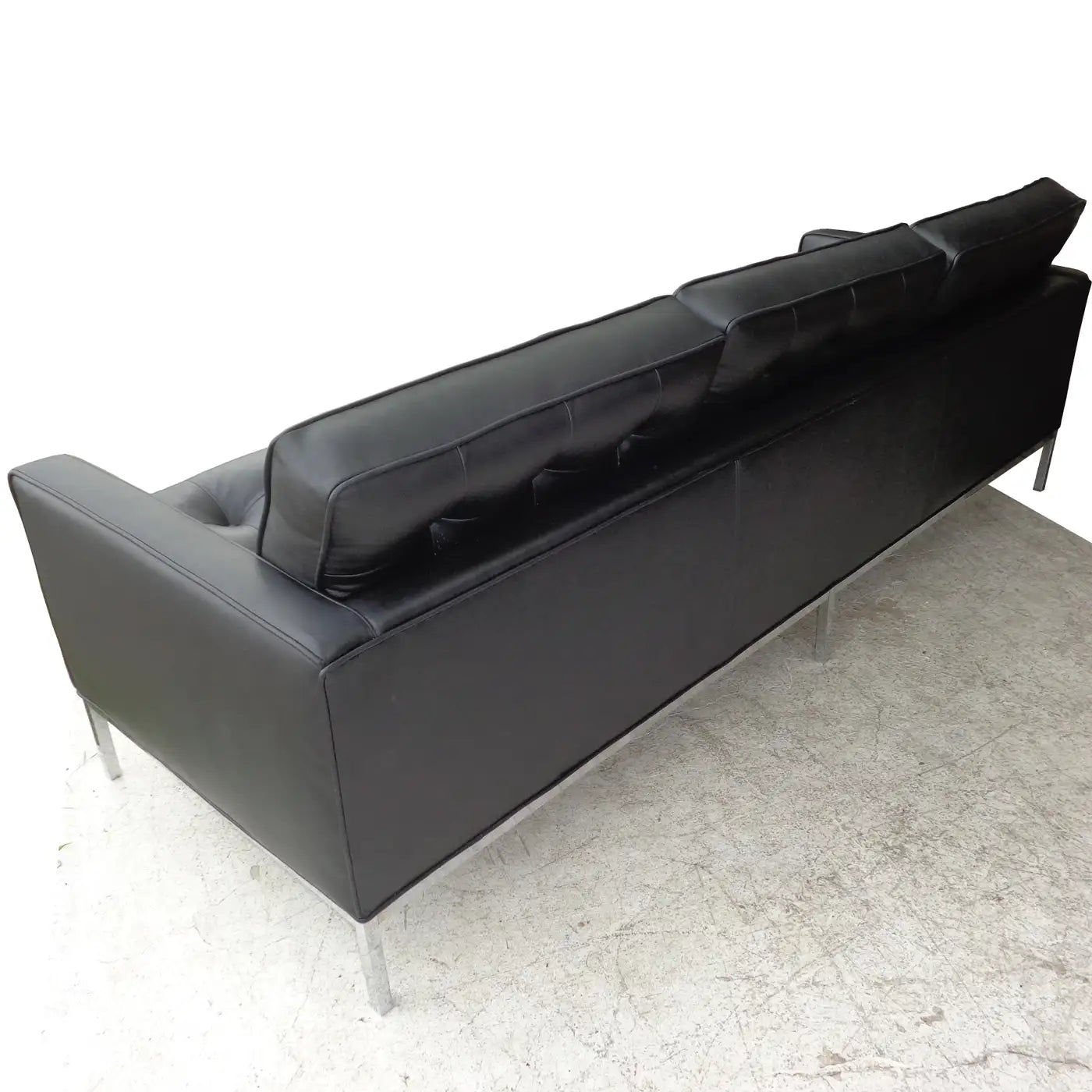 Modern Florence Knoll black leather sofa for upscale interiors