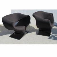 Artifort F582 chair in red upholstery