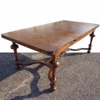 7′ to 11′ Extendable Table with 2 Retractable Leaves