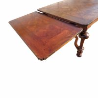 7′ to 11′ Extendable Table with 2 Retractable Leaves
