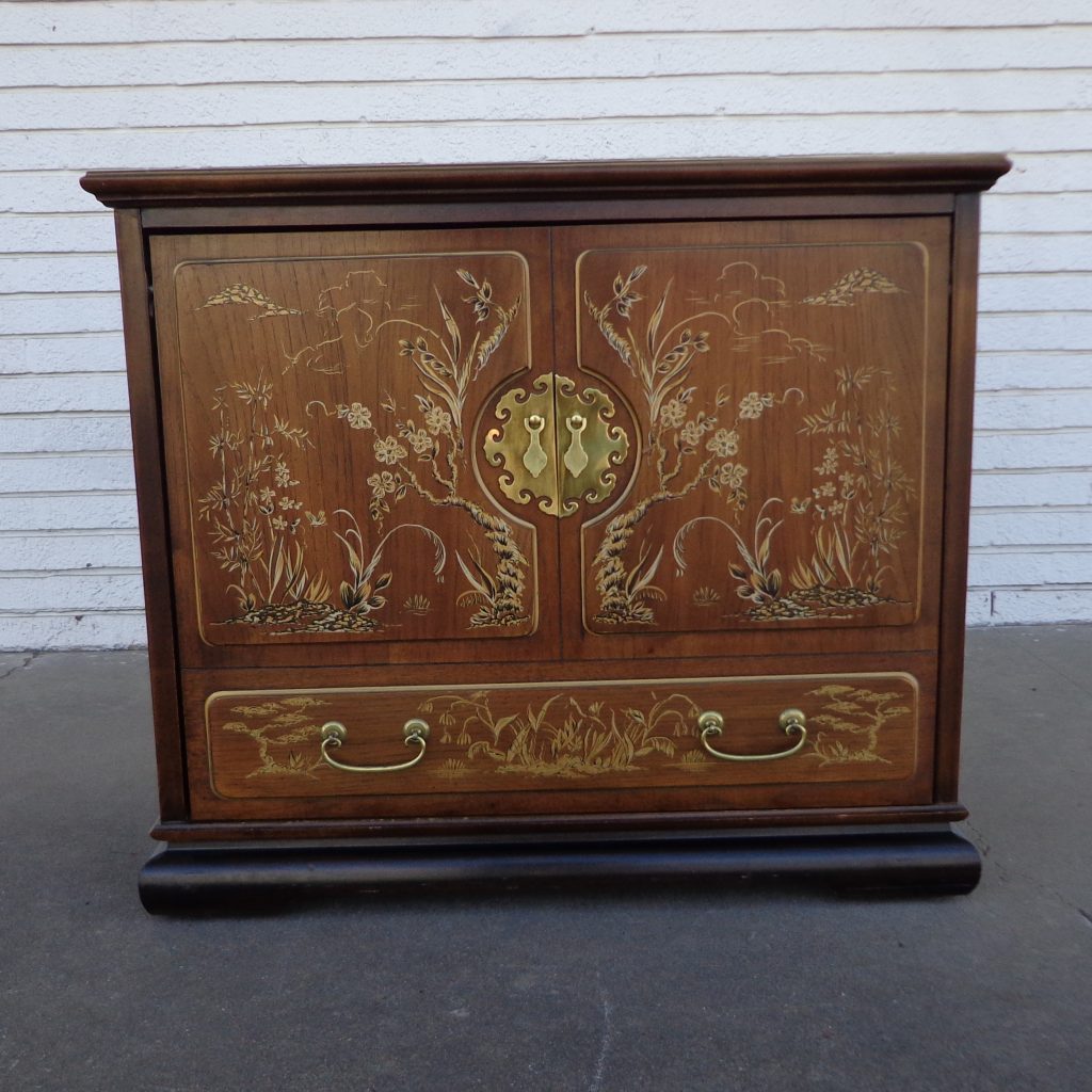 Vintage Wooden TV Stand on Casters With Pull Up Door (MS10390)