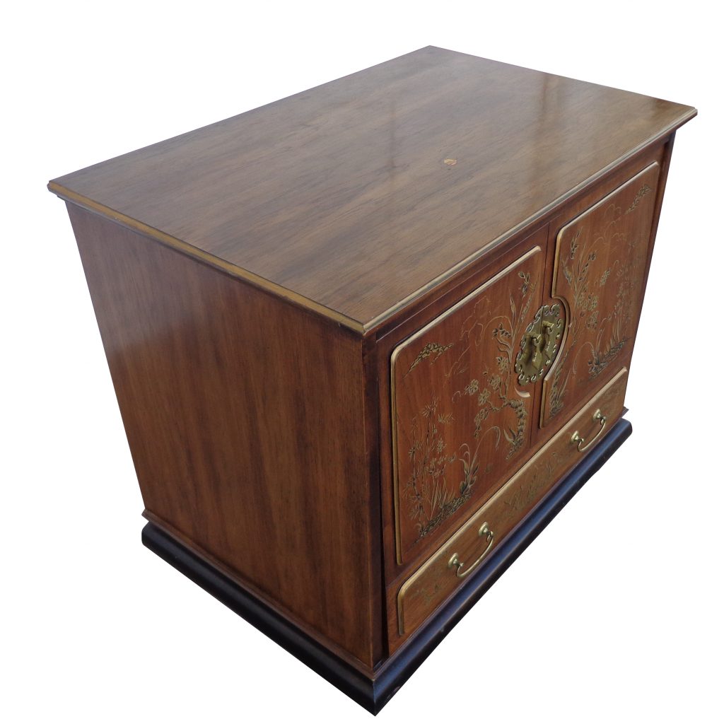 Vintage Wooden TV Stand on Casters With Pull Up Door (MS10390)