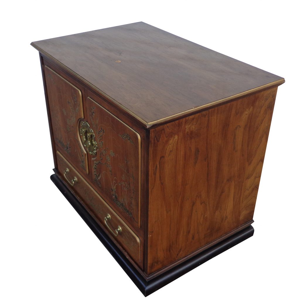 Vintage Wooden TV Stand on Casters With Pull Up Door (MS10390)