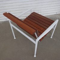 Knoll Richard Schultz Lounge Chair, designed for outdoor comfort and durability, ideal for residential gardens or commercial spaces.