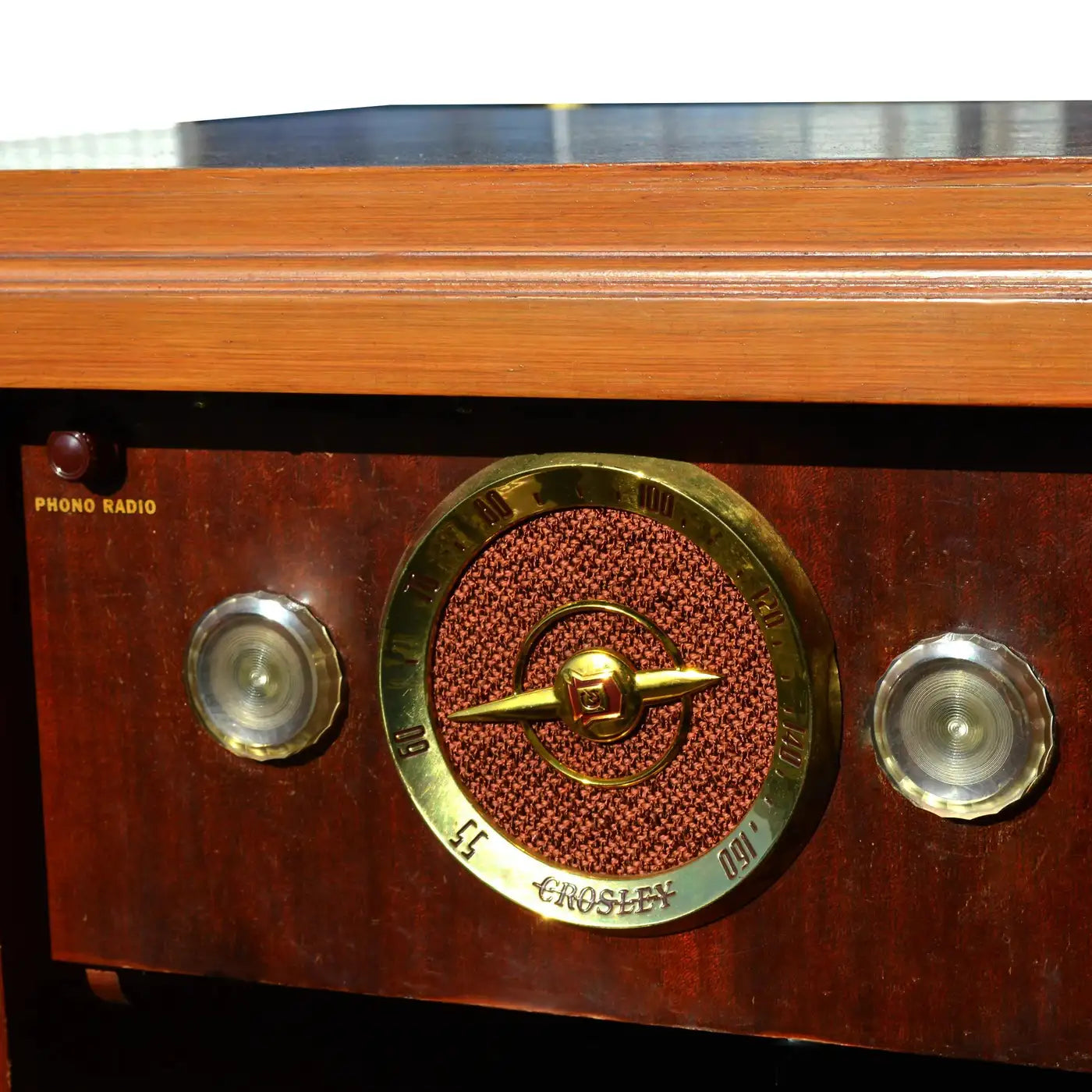 Front view of Crosley turntable radio