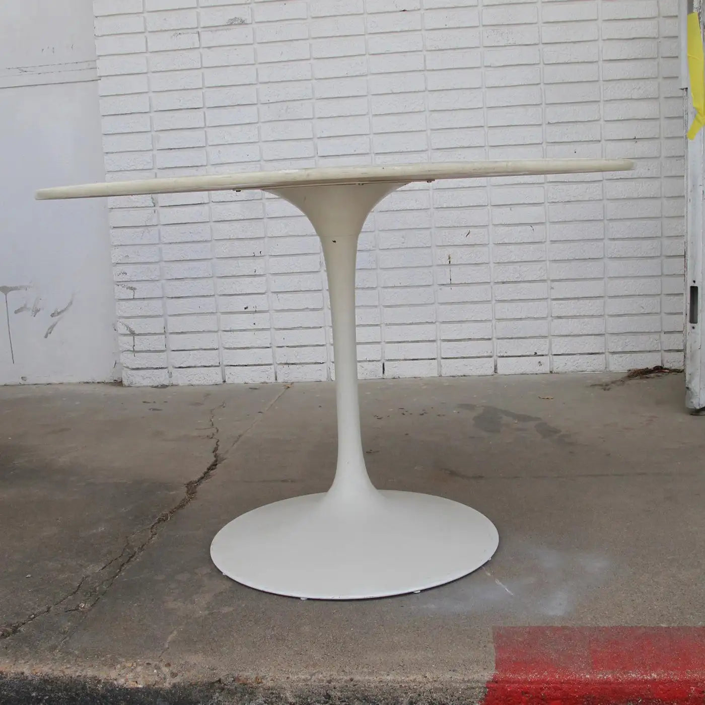 Eero Saarinen inspired tulip dining table