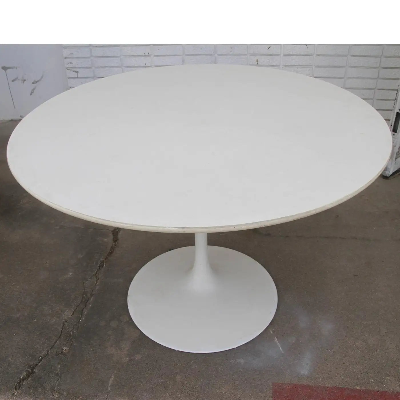 Saarinen style tulip table for dining room