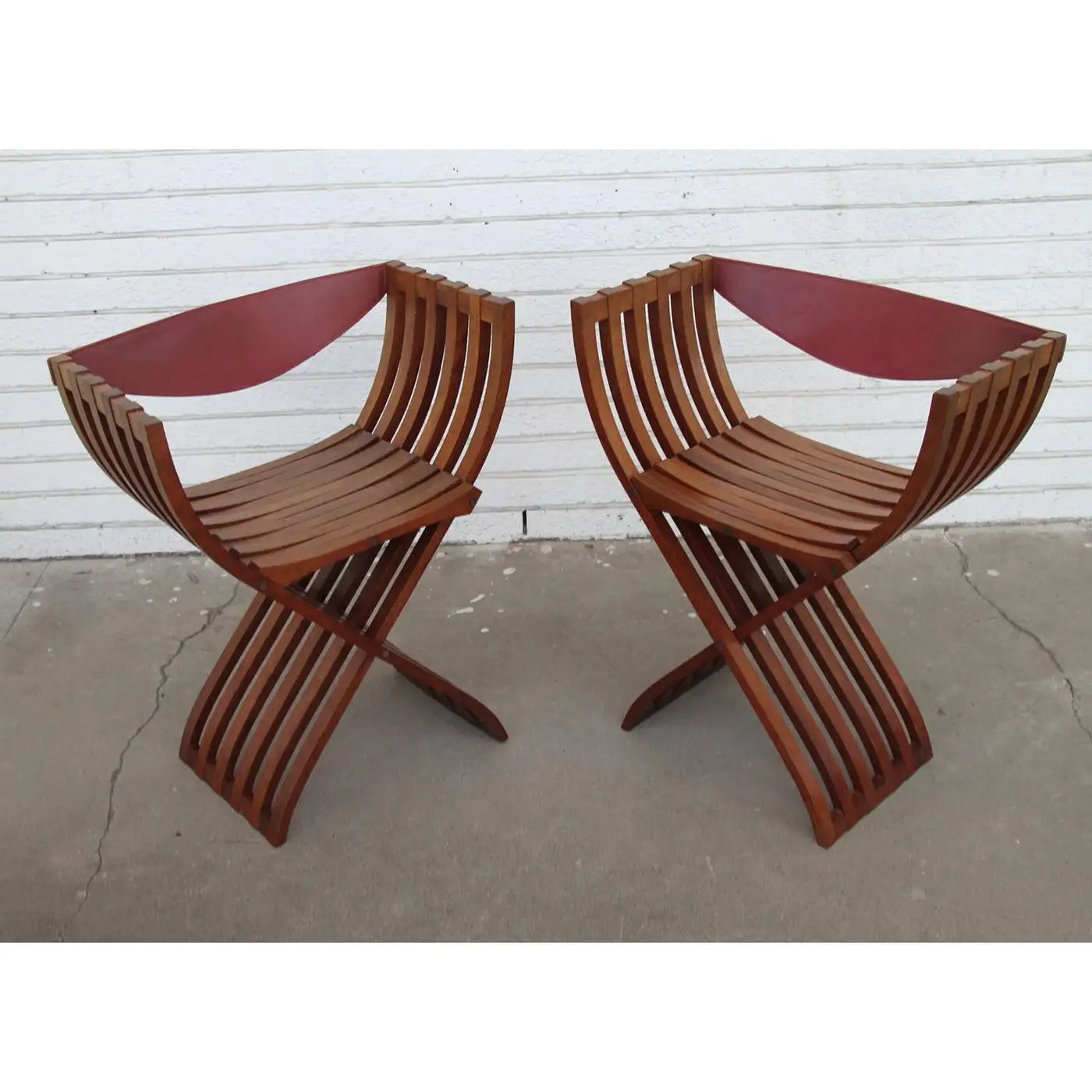 Iconic Curule chair for contemporary decor