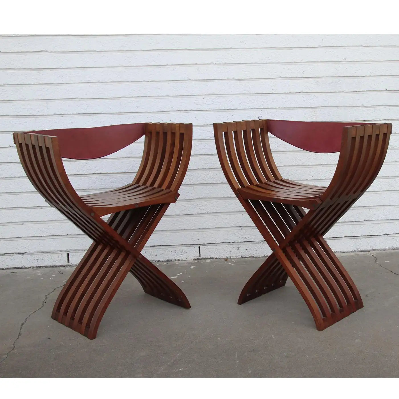 Upholstered Curule chair in Pierre Paulin style
