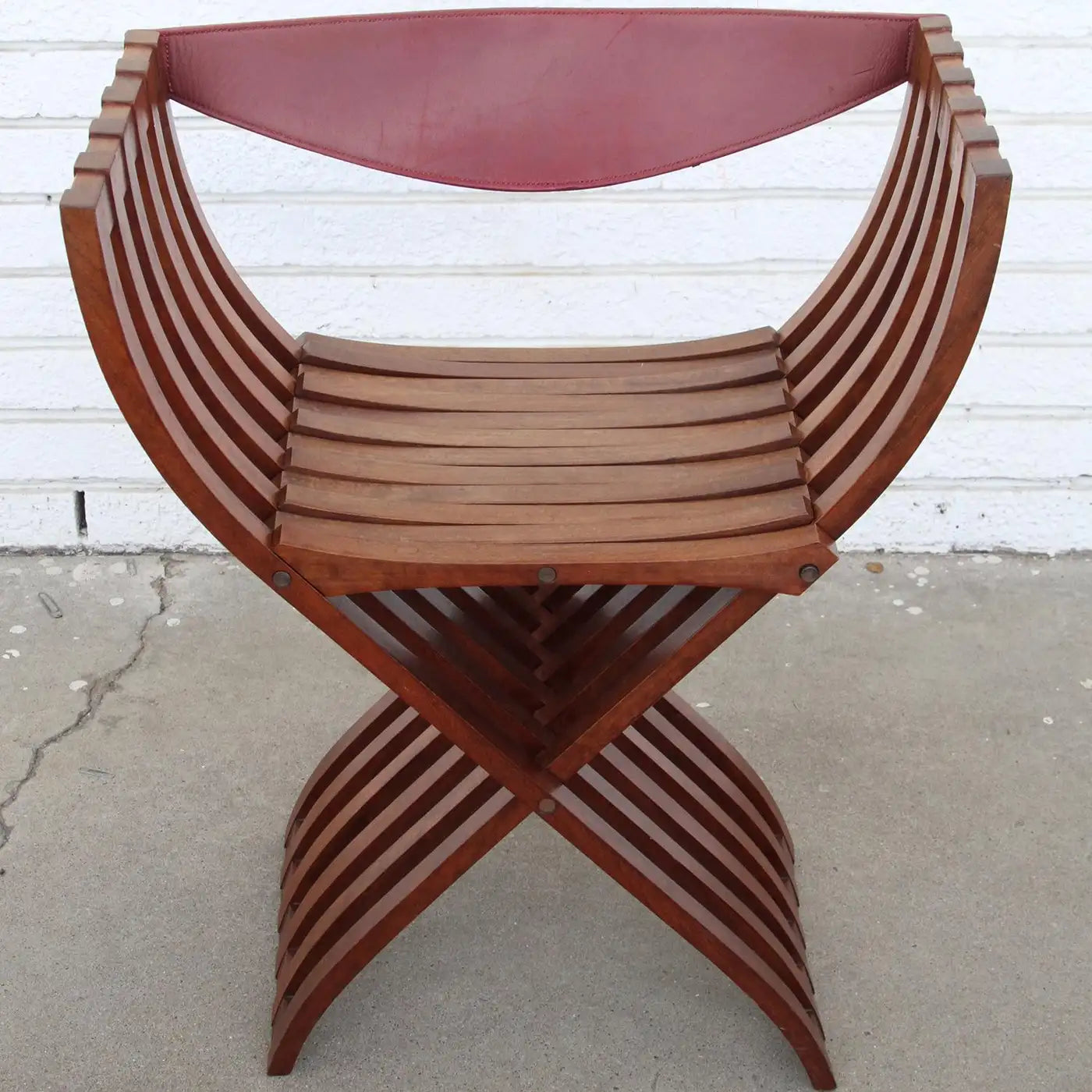 Pierre Paulin inspired Curule chair design