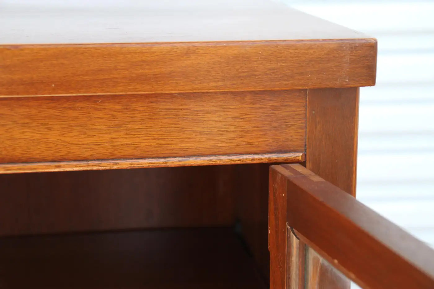 Stylish oak display unit for decor