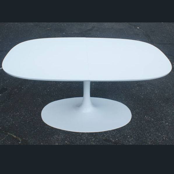Vintage Saarinen style Burke tulip base dining table in retro mid century design
