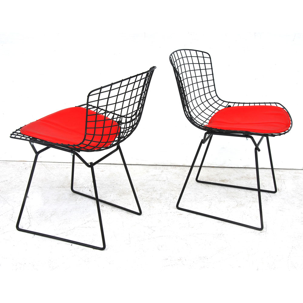 Pair of Vintage Bertoia Side Chair, showcasing airy construction, ergonomic seating, and versatile use in dining rooms, offices, or lounges.