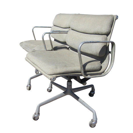 Elevate Your Workspace with Iconic Mid Century Modern Gray Soft Pad Office Chairs by Eames | Herman Miller: Discover Timeless Comfort and Style!