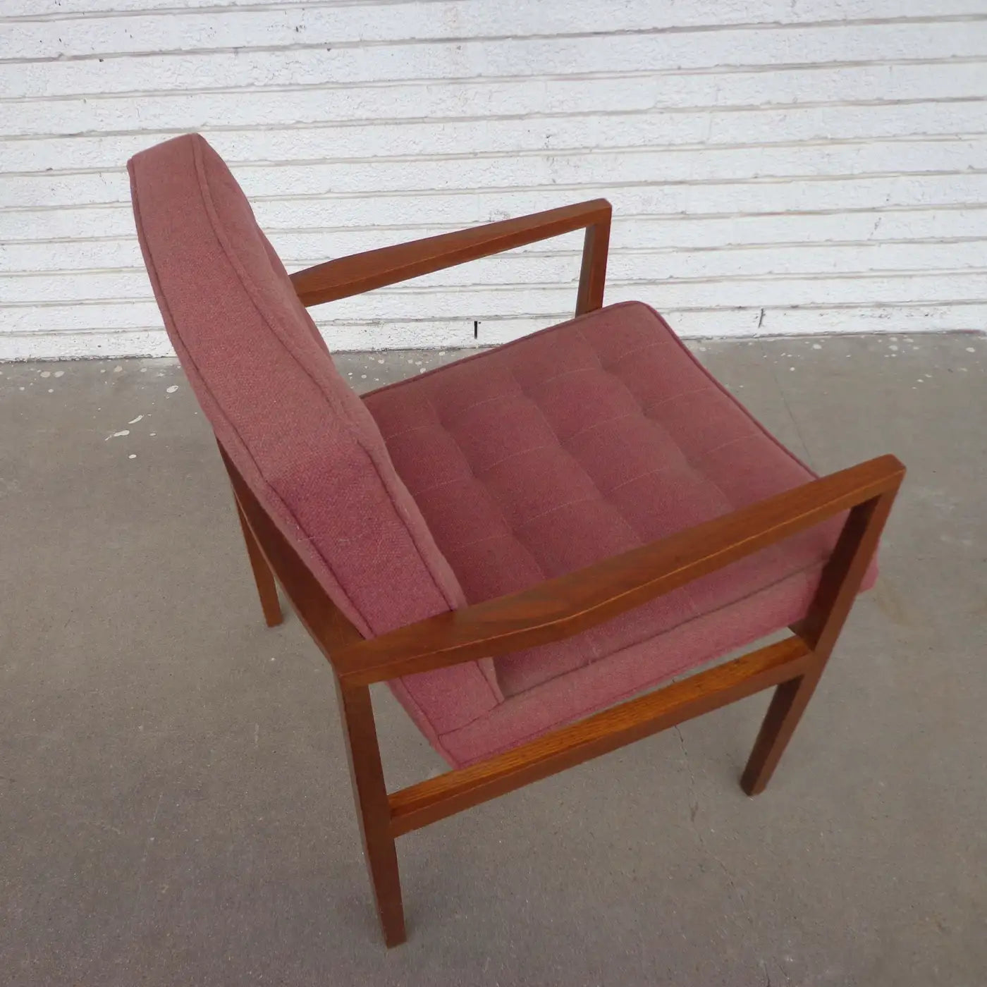 Elegant Vincent Cafiero armchair from Knoll