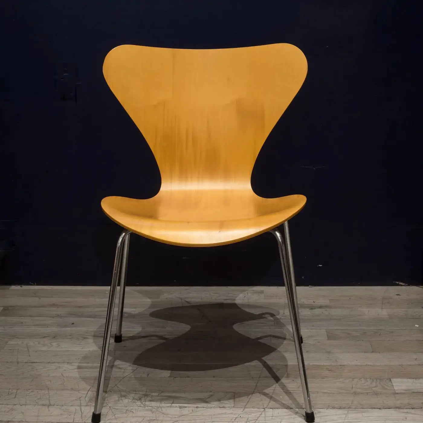 Contemporary Series 7 Chair by Arne Jacobsen