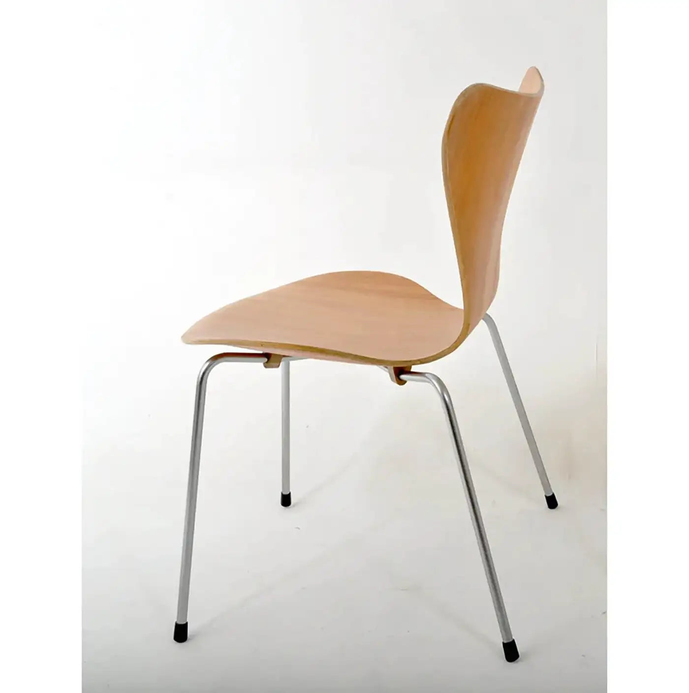 Classic Fritz Hansen Series 7 Chair by Arne Jacobsen