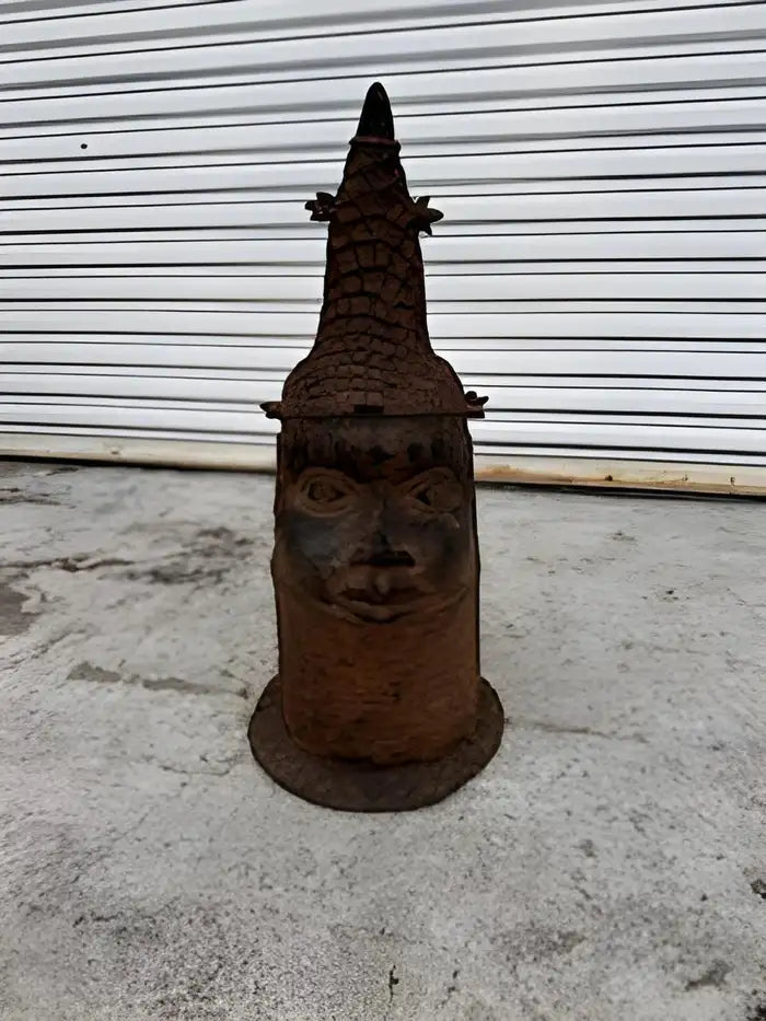 Memorial cast bronze head benin