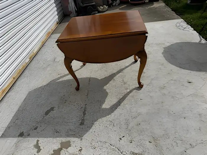 Stanley Georgian style drop leaf side table