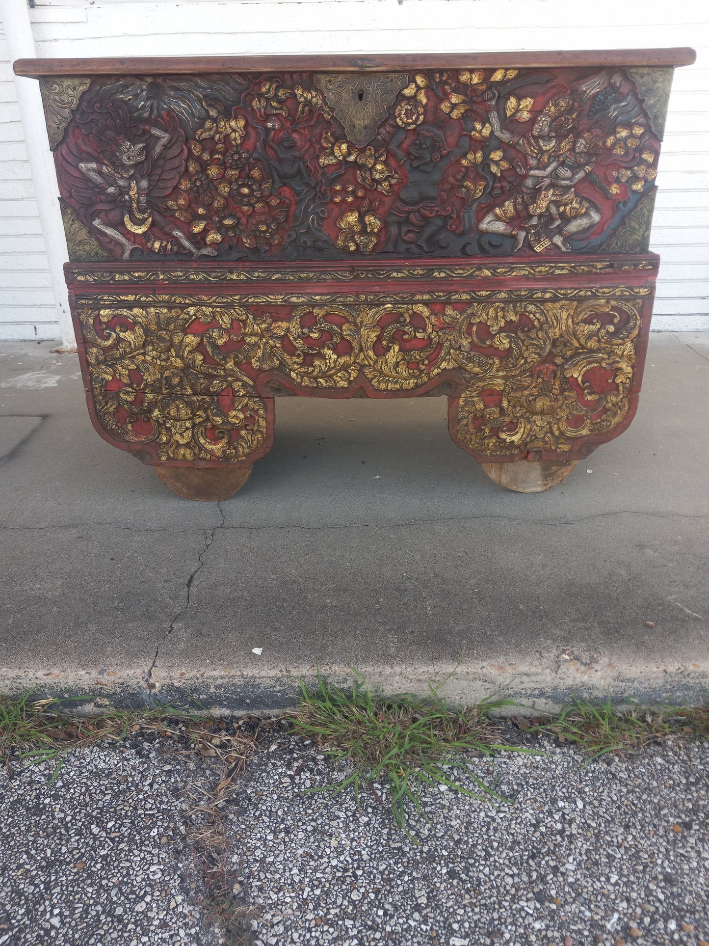 Vintage wedding chest with gold detailing