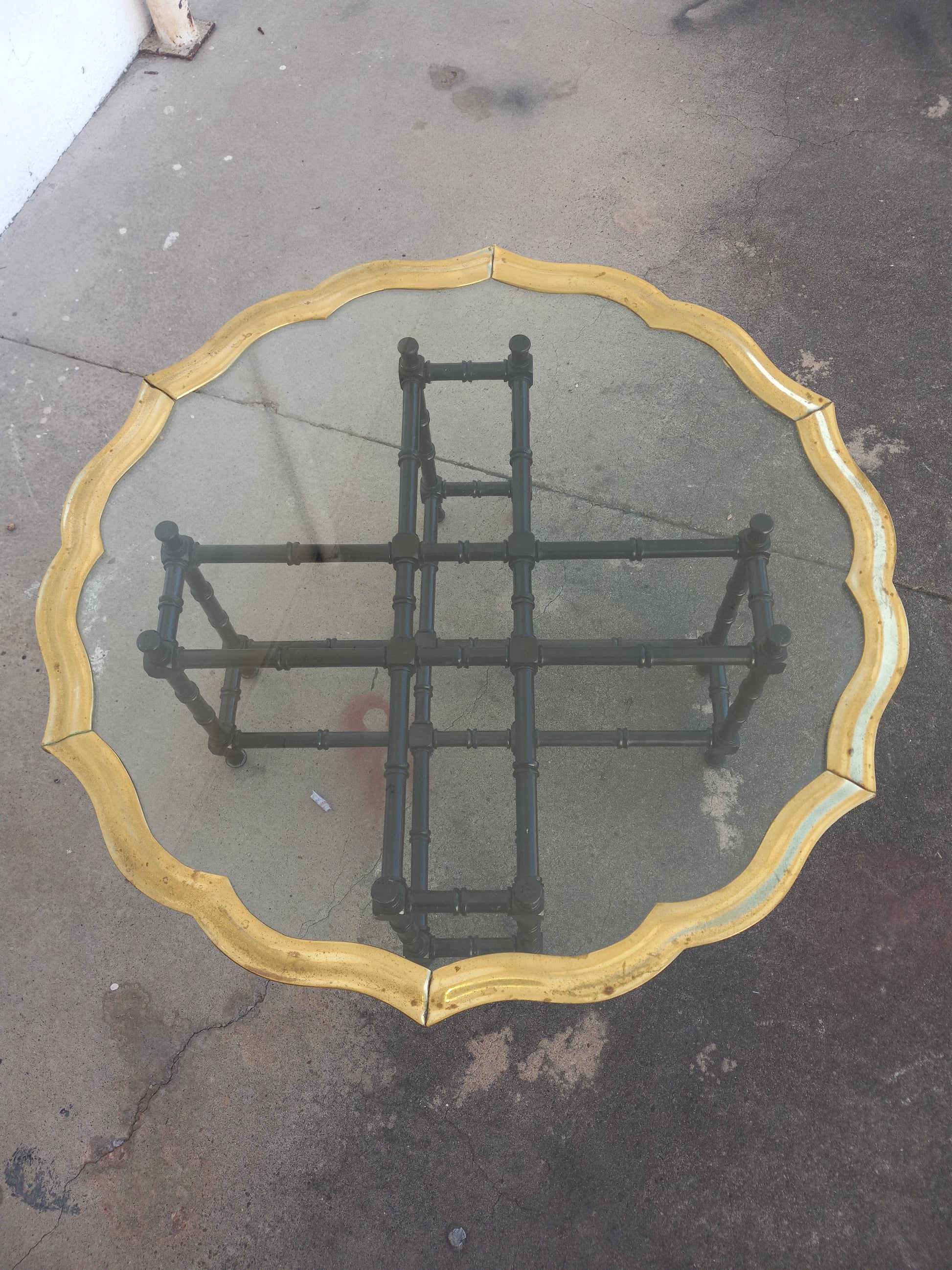 Vintage style coffee table with brass and glass finish