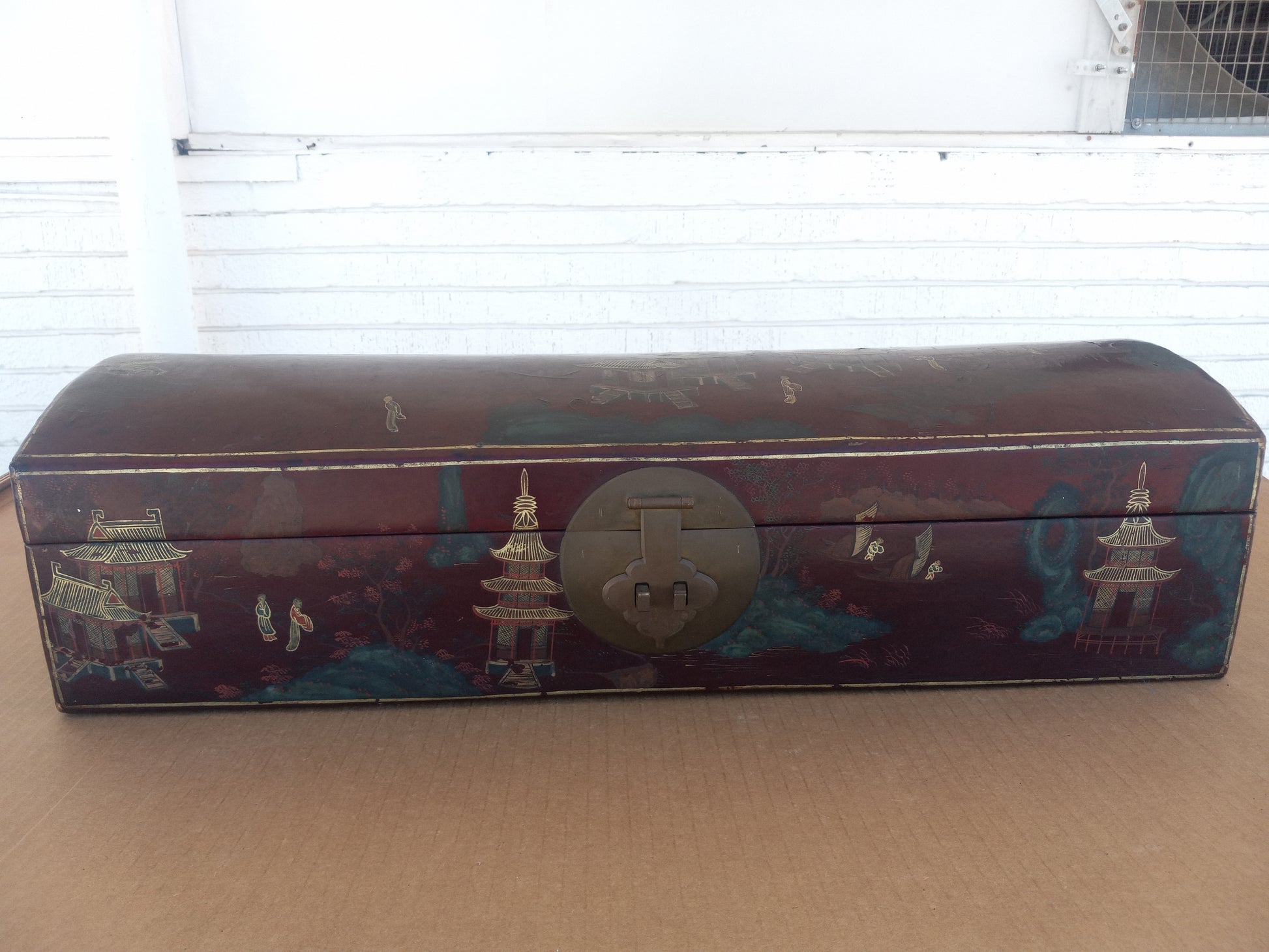 Decorative wooden jewelry box with oriental artwork