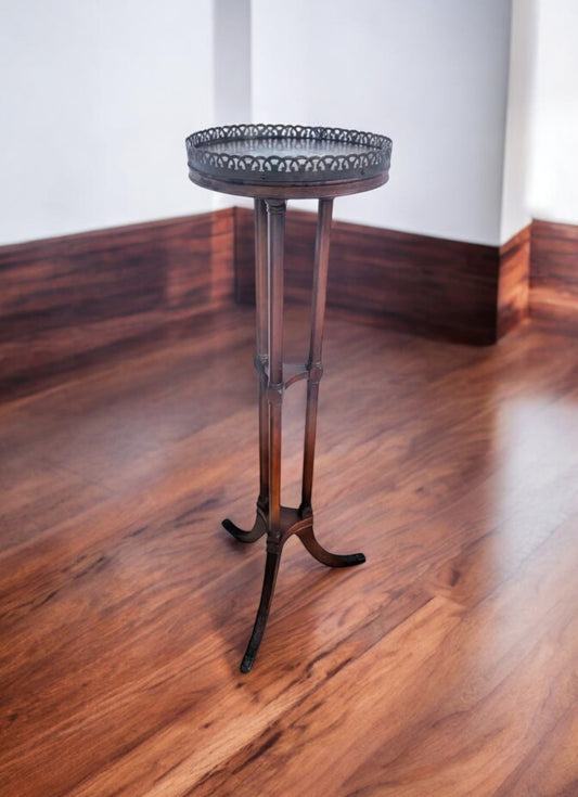 Mahogany neoclassical pedestal table