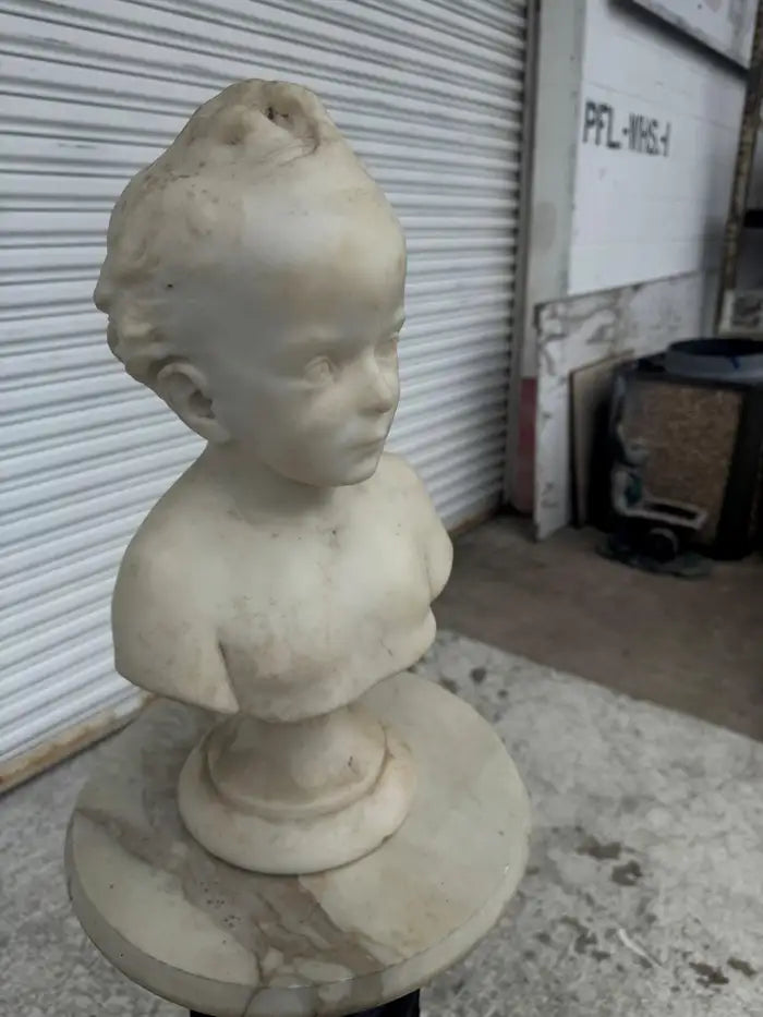 European marble statue for traditional home décor
