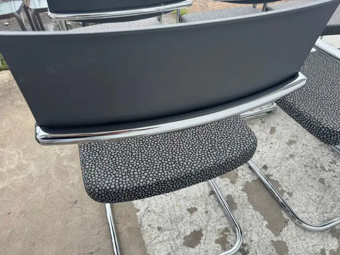 Contemporary guest chair with ergonomic upholstered seat