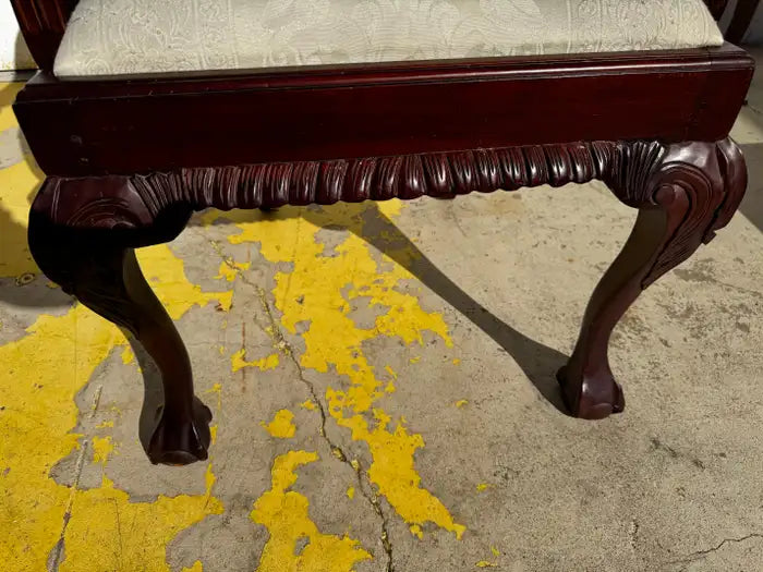 Mahogany armchair with sculpted legs