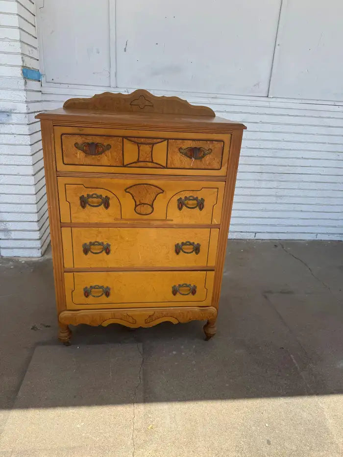 Classic four-drawer dresser with timeless furniture design