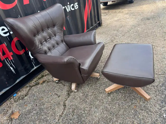 Sculptural leather swivel lounge seating