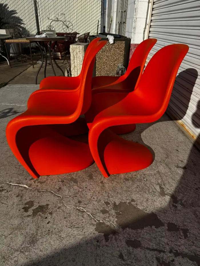 Panton style S chairs contemporary interior